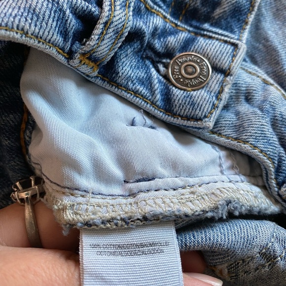 Free People Distressed Blue Mini Skirt Brack ajustable . Medidas en las fotos . - Picture 8 of 9